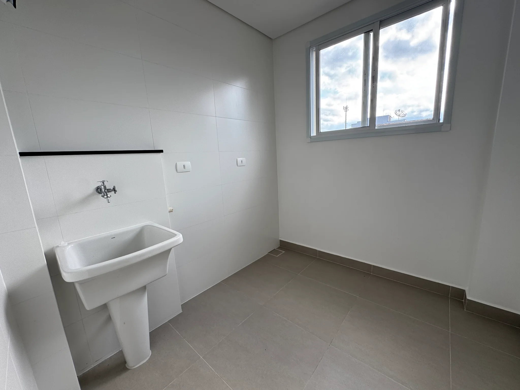 Apartamento à venda com 3 dormitórios, 127 m² no Edifício Eduarda em Ubatuba/SP. 