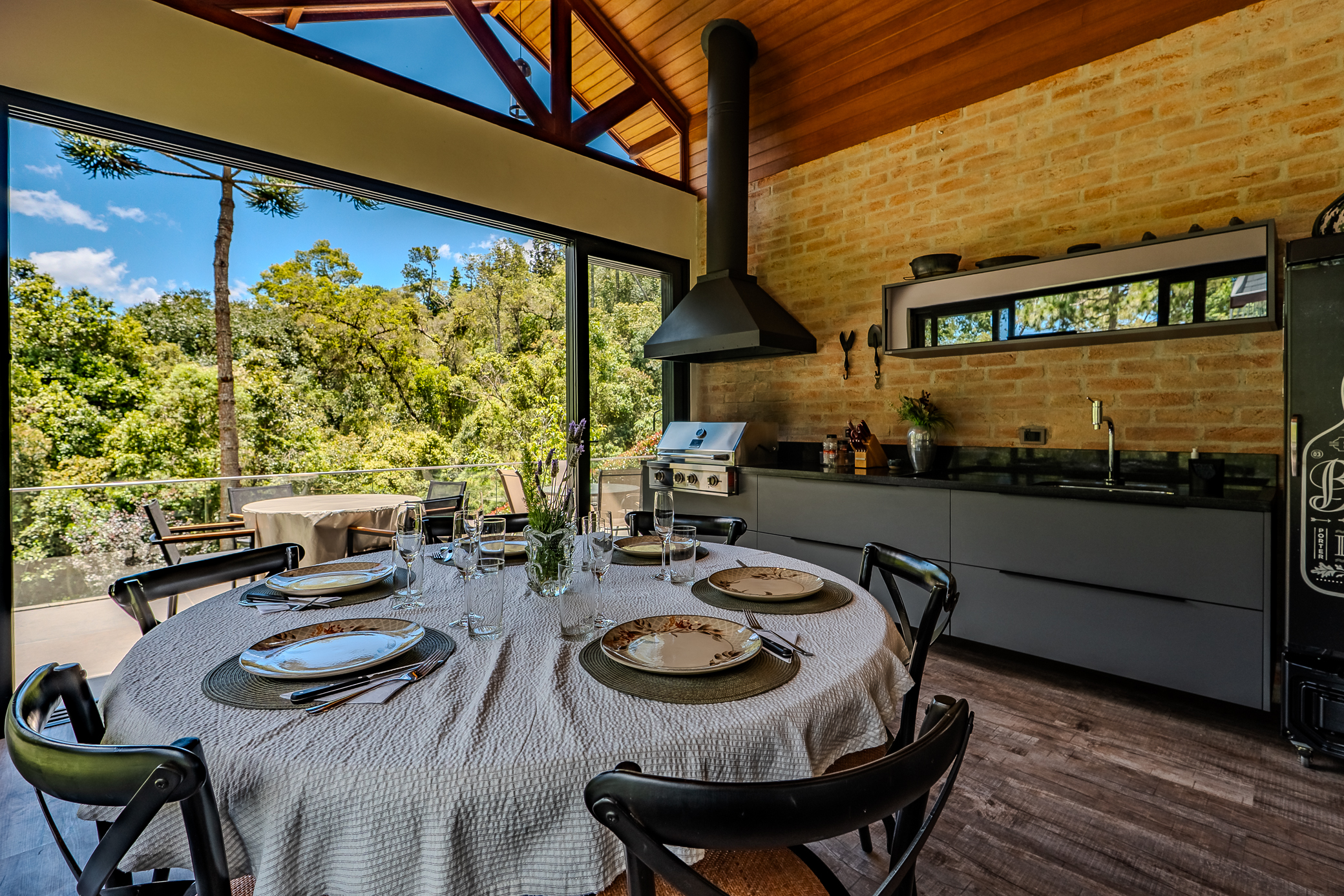 Mansão à venda com 5 suítes no Condomínio Reserva Figueiredo em Campos do Jordão/SP. 