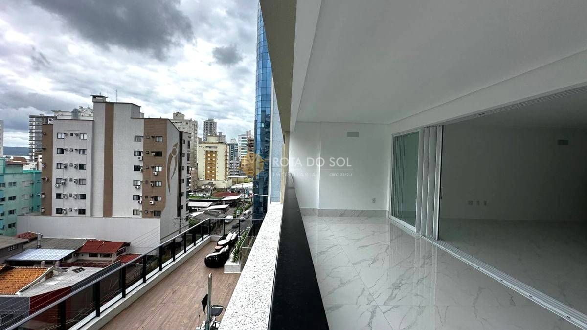 Apartamento 4 Suítes Meia Praia Itapema SC