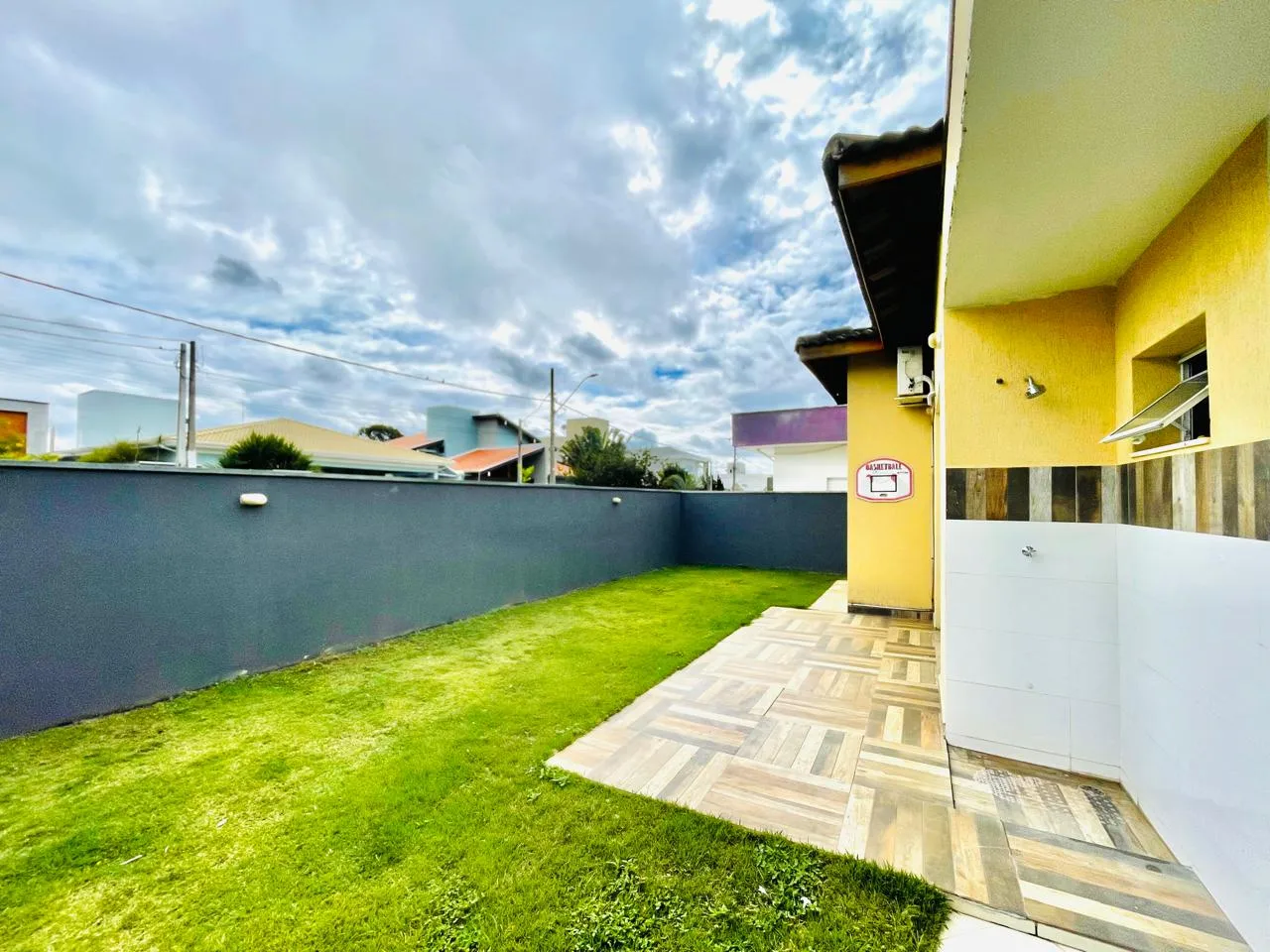 Casa para locação e venda no Condomínio Real Ville em Pindamonhangaba/SP.