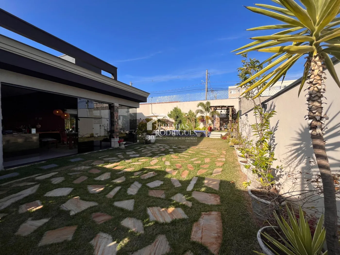 Casa para venda e locação com 2 suítes no Condomínio Verdes Vales em Taubaté/SP