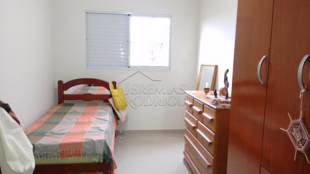 Casa à venda com 3 dormitórios no Condomínio Campos do Conde II em Tremembé/SP.