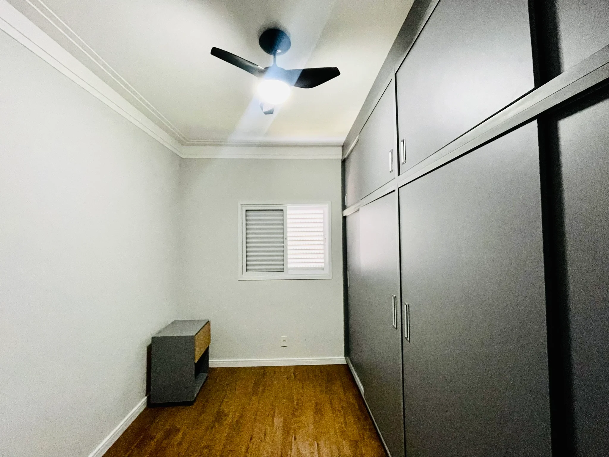 Cobertura duplex com 3 dormitórios no Condomínio Monte Castelo em  Taubaté/SP. 