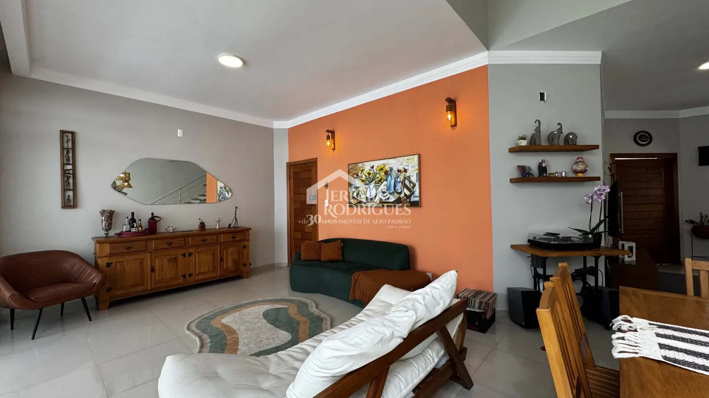 Casa à venda com 4 dormitórios no Condomínio Village do Sol em Pindamonhangaba/SP.