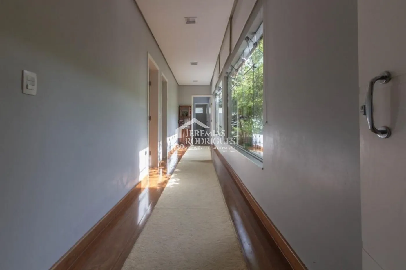 Casa para venda e locação com 4 suítes no Condomínio Chácaras Cataguá em Taubaté/SP