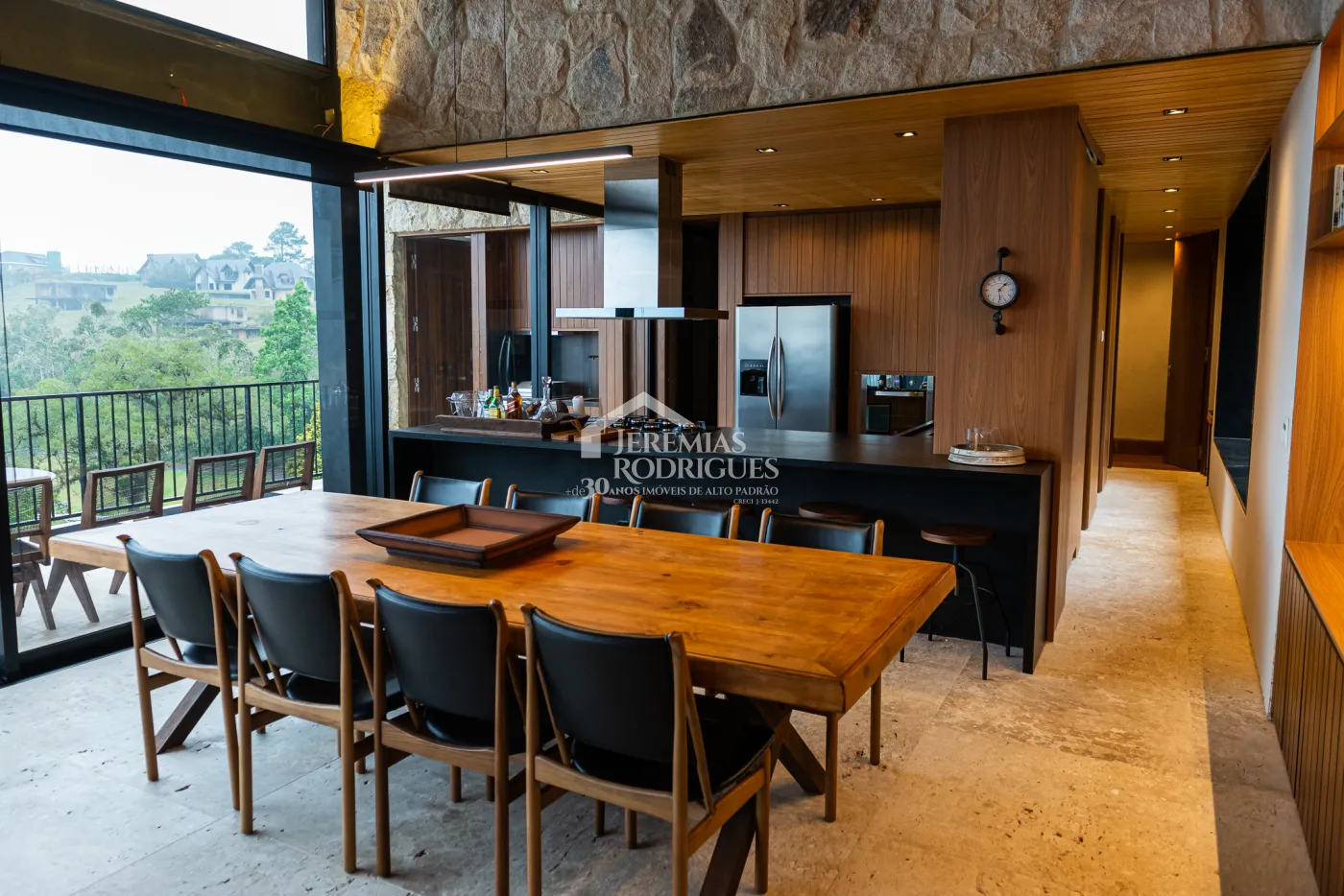 Casa com 5 quartos, 560 m²- Colinas Capivari - Campos do Jordão/SP