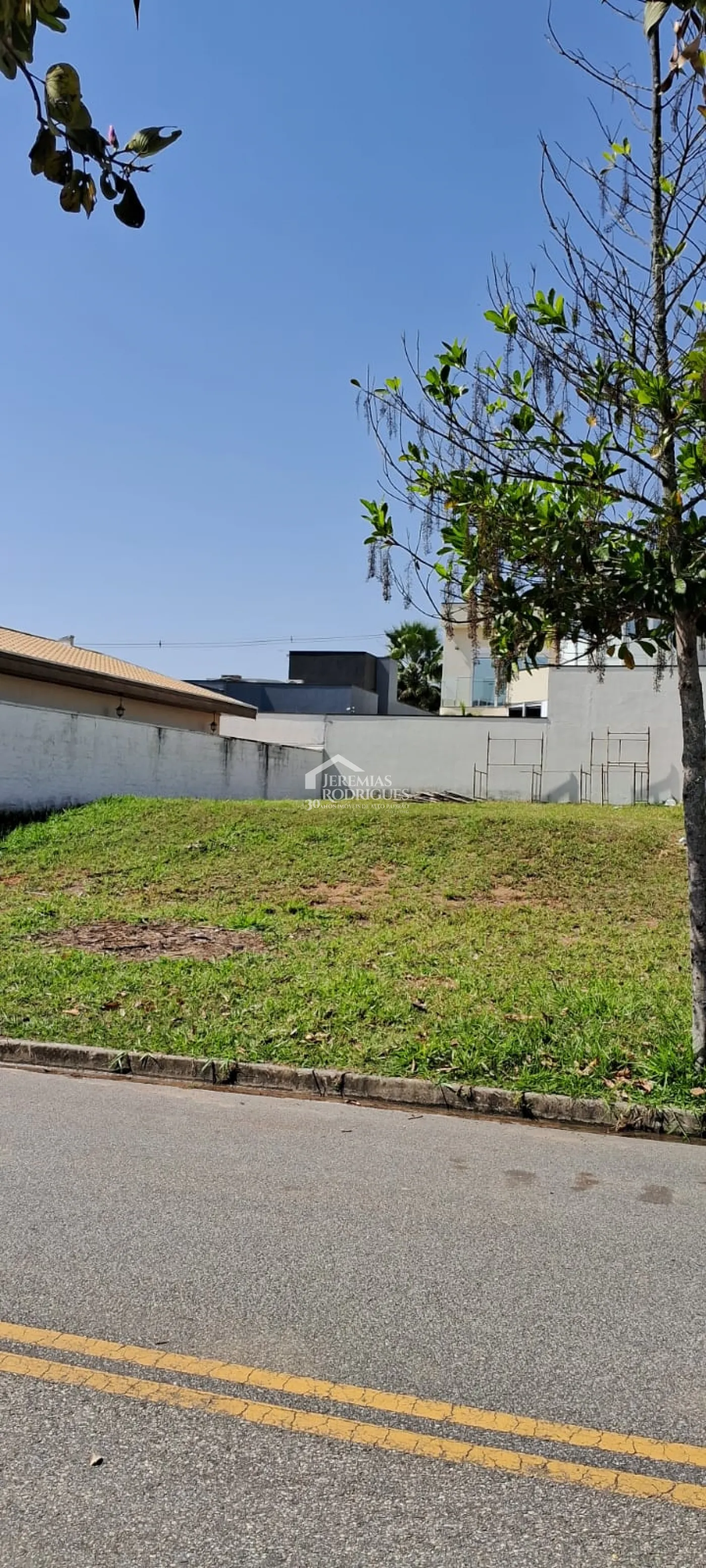 Terreno à Venda com 300 m²  no Condomínio Residencial Ouro Ville, em Taubaté/SP.