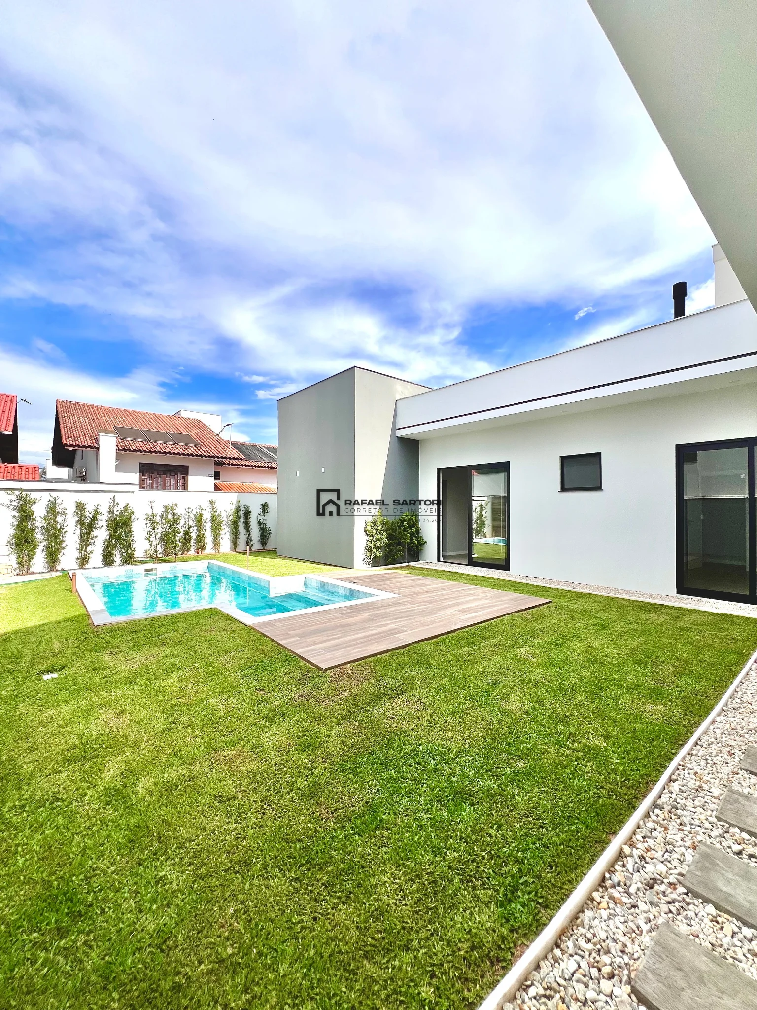 CASA NOVA COM 04 QUARTOS NO AMIZADE
