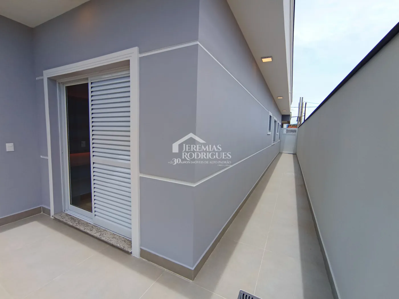 Casa à venda com 3 dormitórios no Condomínio Residencial Barão de Tremembé em Tremembé/SP.