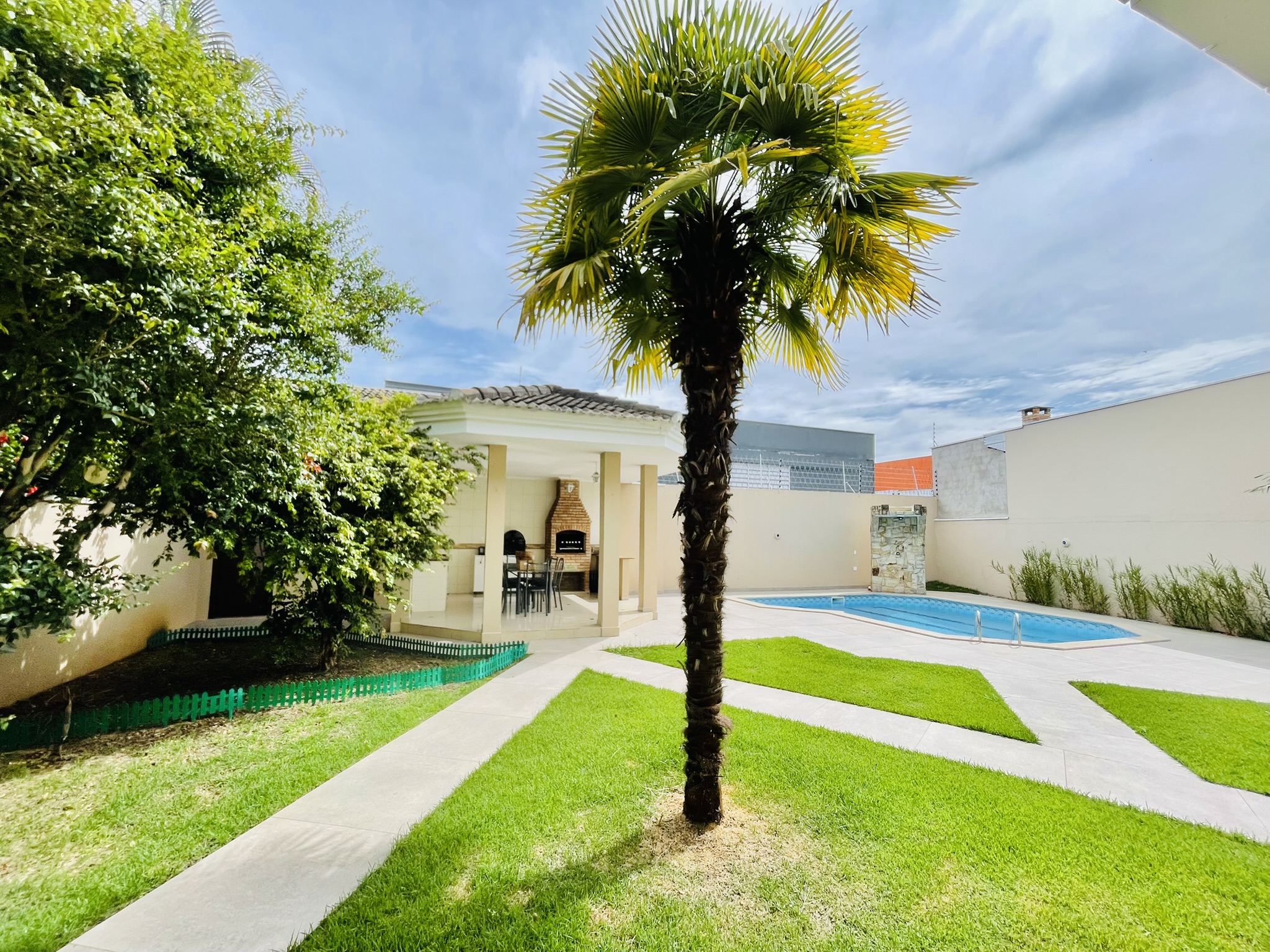 Casa para venda e locação com 4 dormitórios no Condomínio Taubaté Village em Taubaté/SP