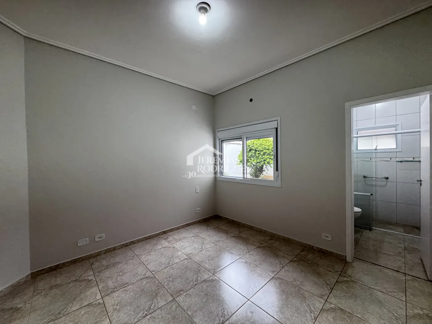 Casa para venda e locação com 3 suítes no Condomínio Real Ville em Pindamonhangaba/SP