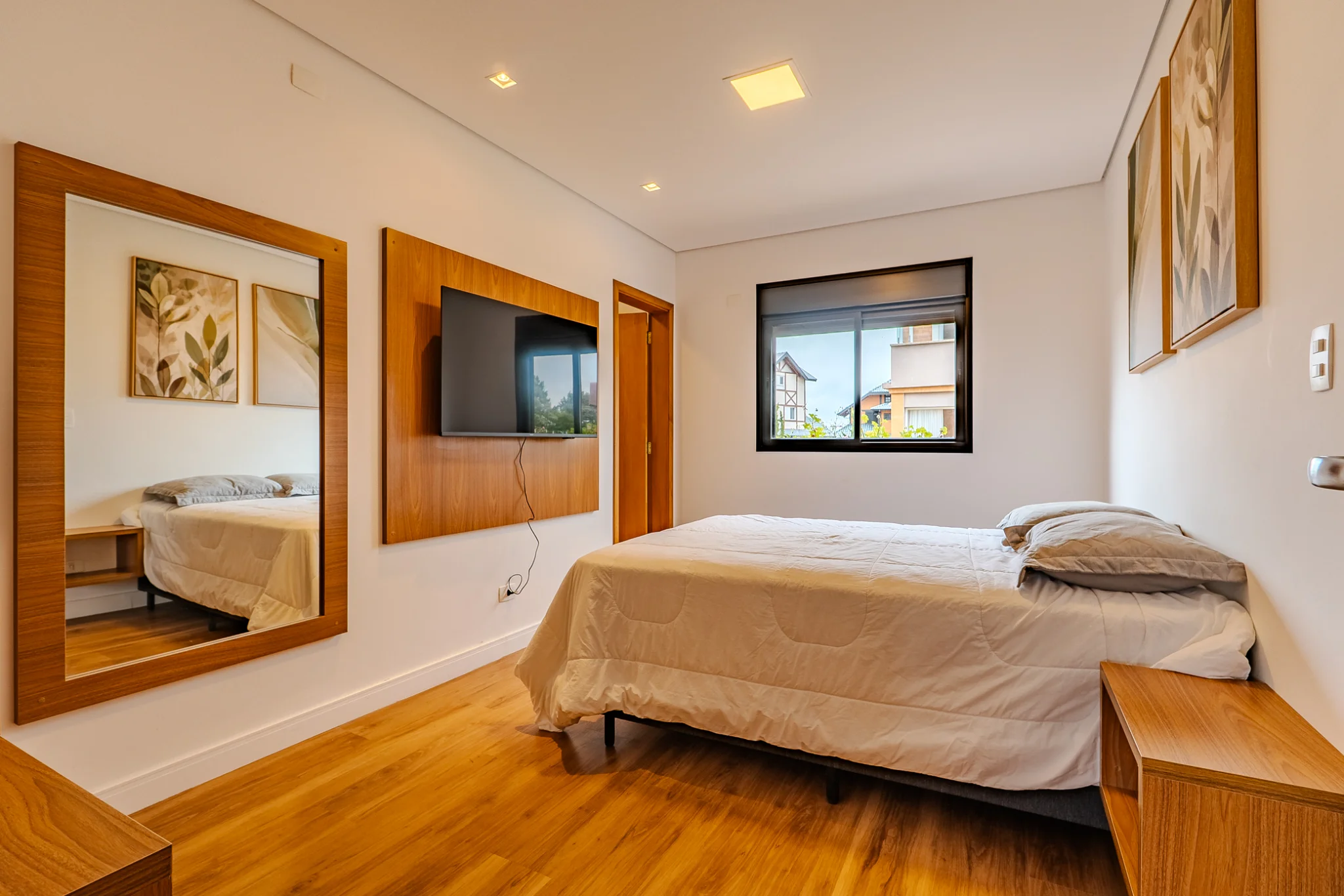 Casa à venda com 4 suítes no Condomínio Beverly Hills em Campos do Jordão/SP. 