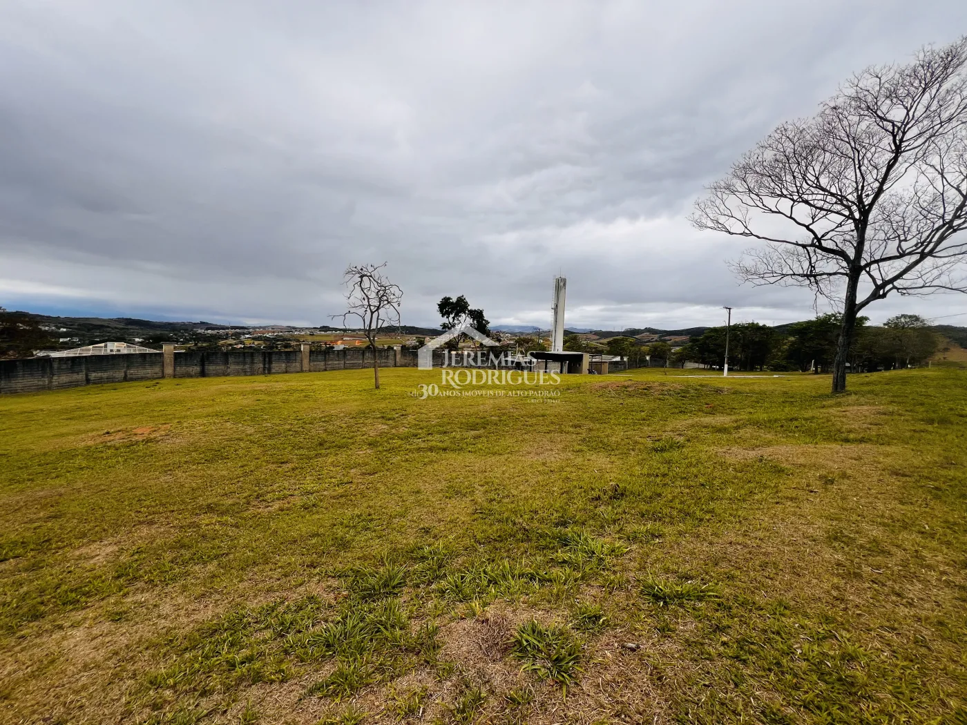 Terreno com 1.972 m² - Condomínio Chácara São Félix - Taubaté/SP.