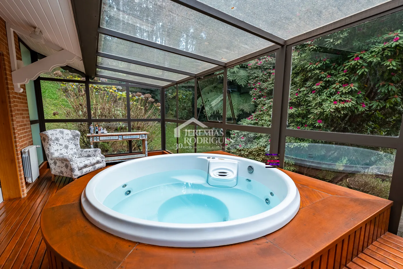 Casa com 7 suítes, 770 m² - Pedra do Fogo - Campos do Jordão/SP.