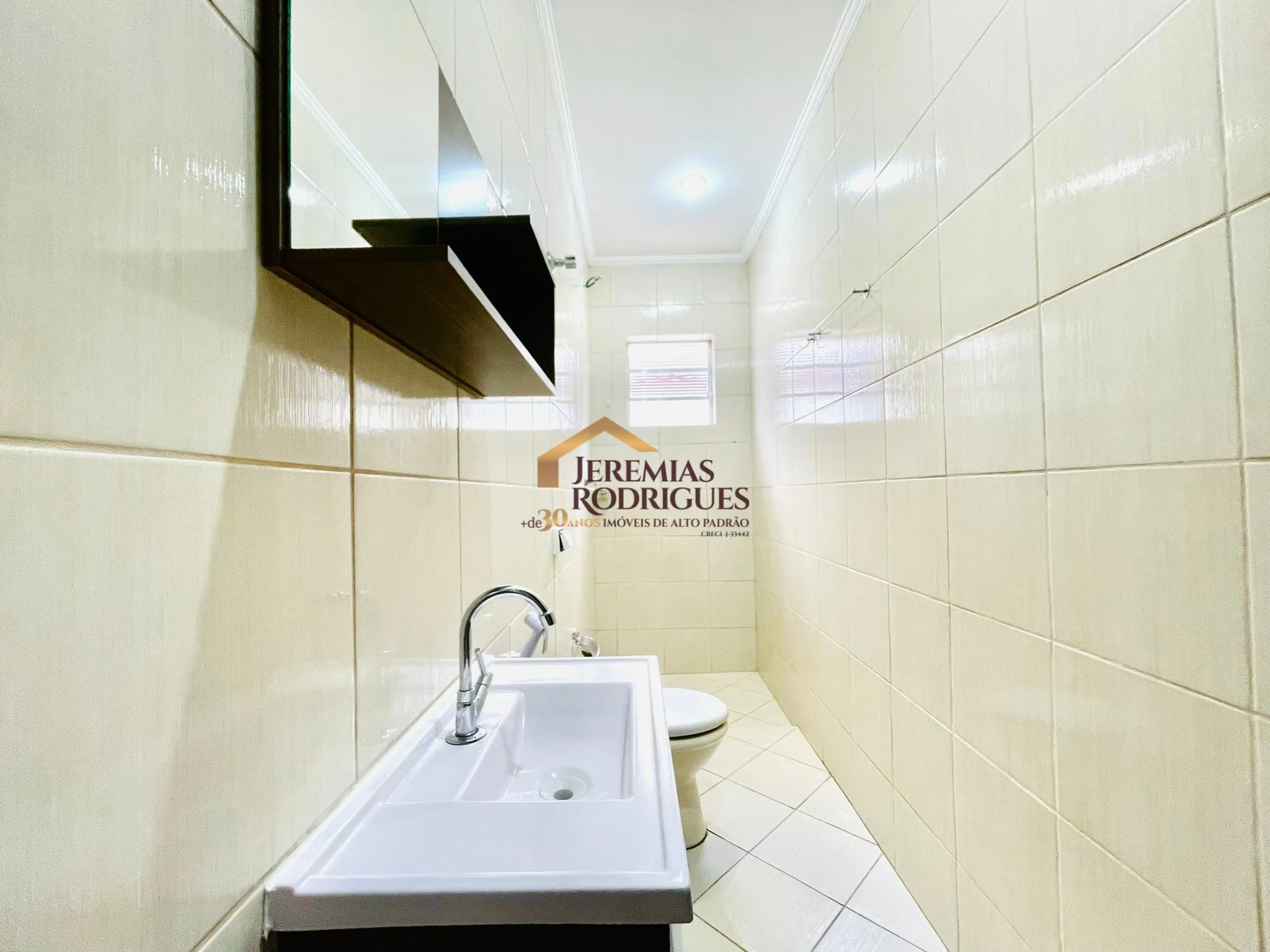 Casa para locação com estrutura para ponto comercial no Centro de Pindamonhangaba/SP. — foto 18