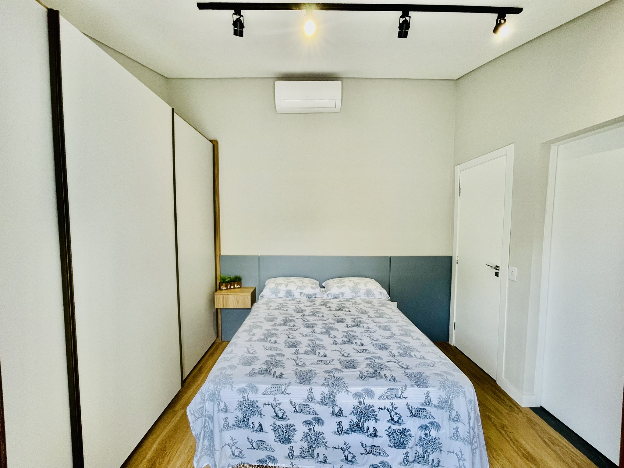 Casa à venda com 3 dormitórios no Condomínio Portal dos Ipês em Taubaté/SP.
