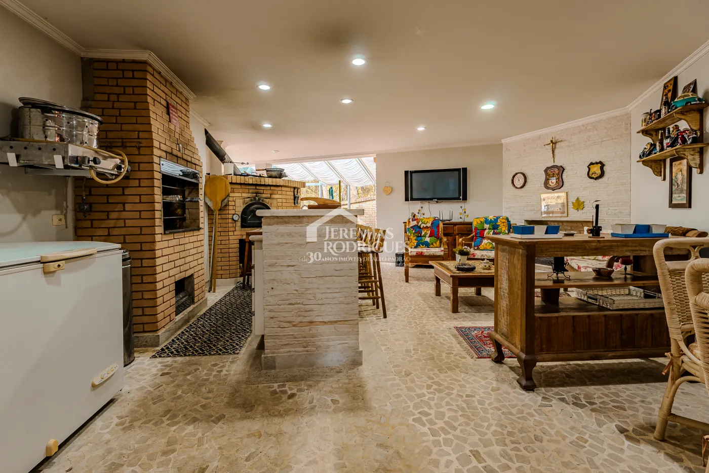 Casa para venda e locação com 5 suítes no Jardim Véu da Noiva em Campos do Jordão/SP