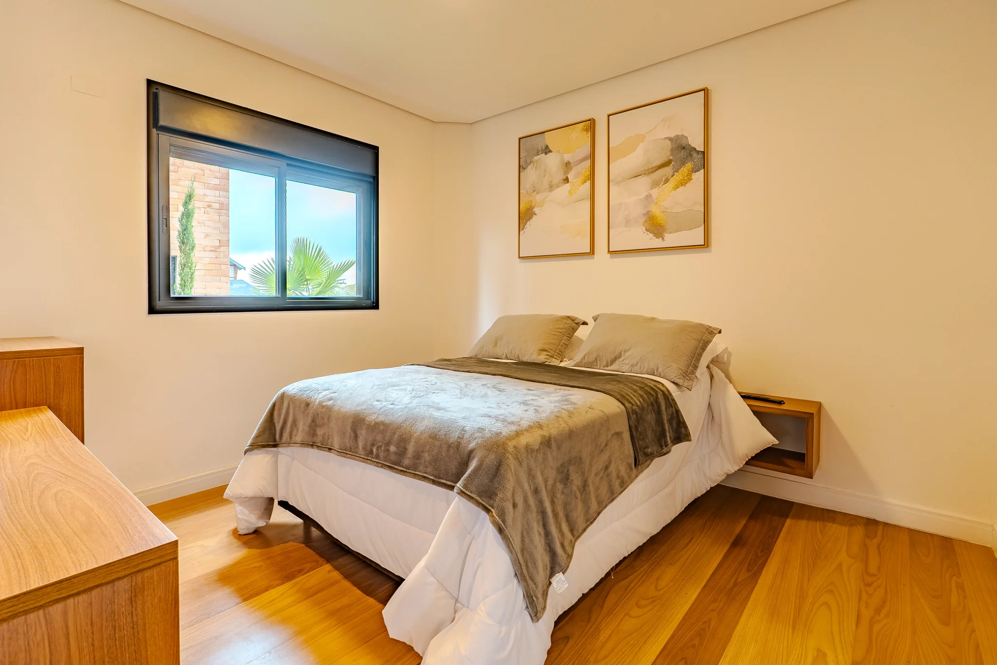 Casa à venda com 4 suítes no Condomínio Beverly Hills em Campos do Jordão/SP. 