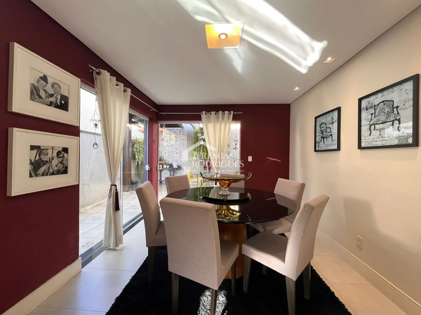 Casa para venda e locação com 2 suítes no Condomínio Verdes Vales em Taubaté/SP