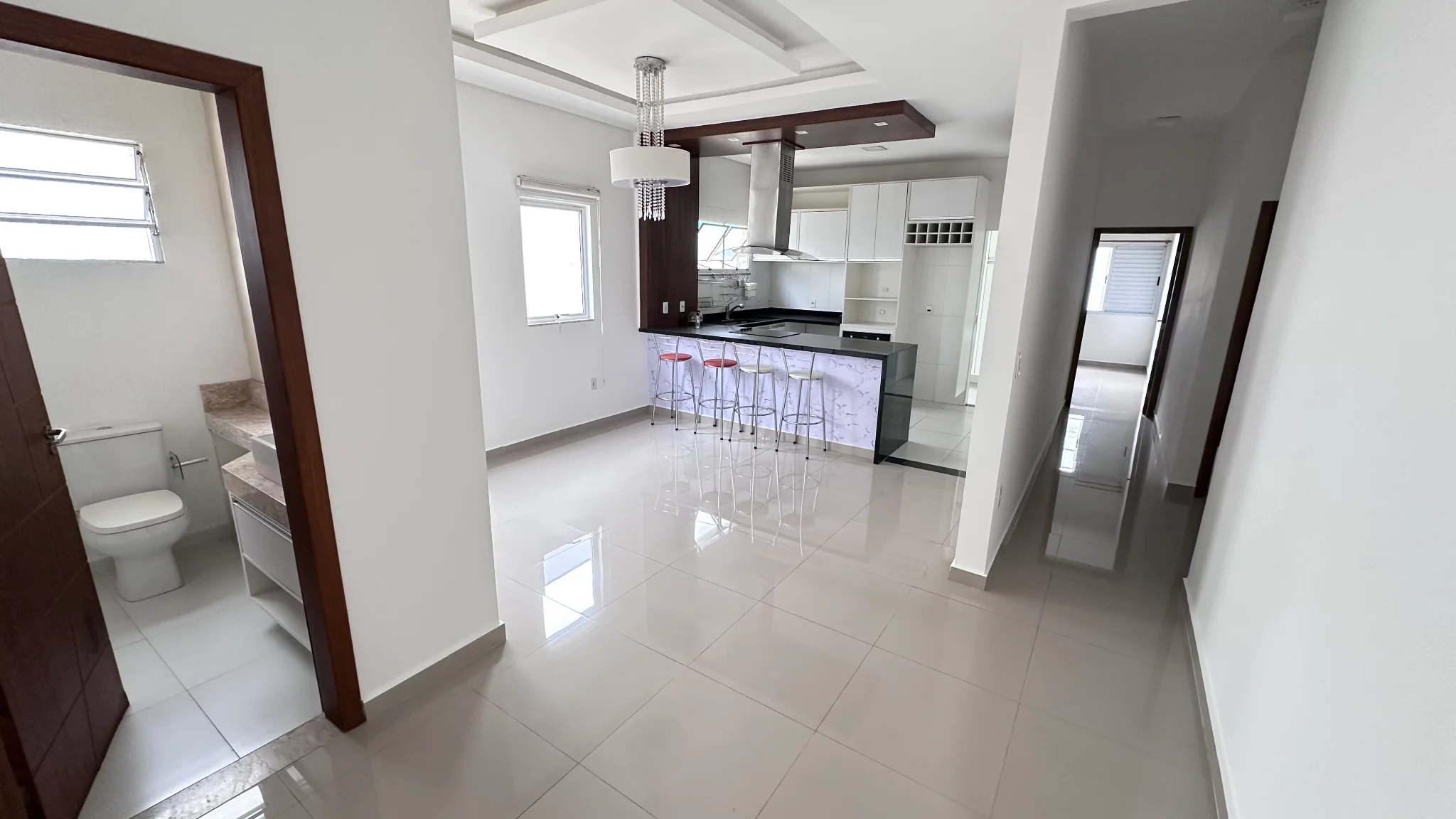 Casa para locação e venda no Condomínio Reserva dos Lagos em Pindamonhangaba/SP.