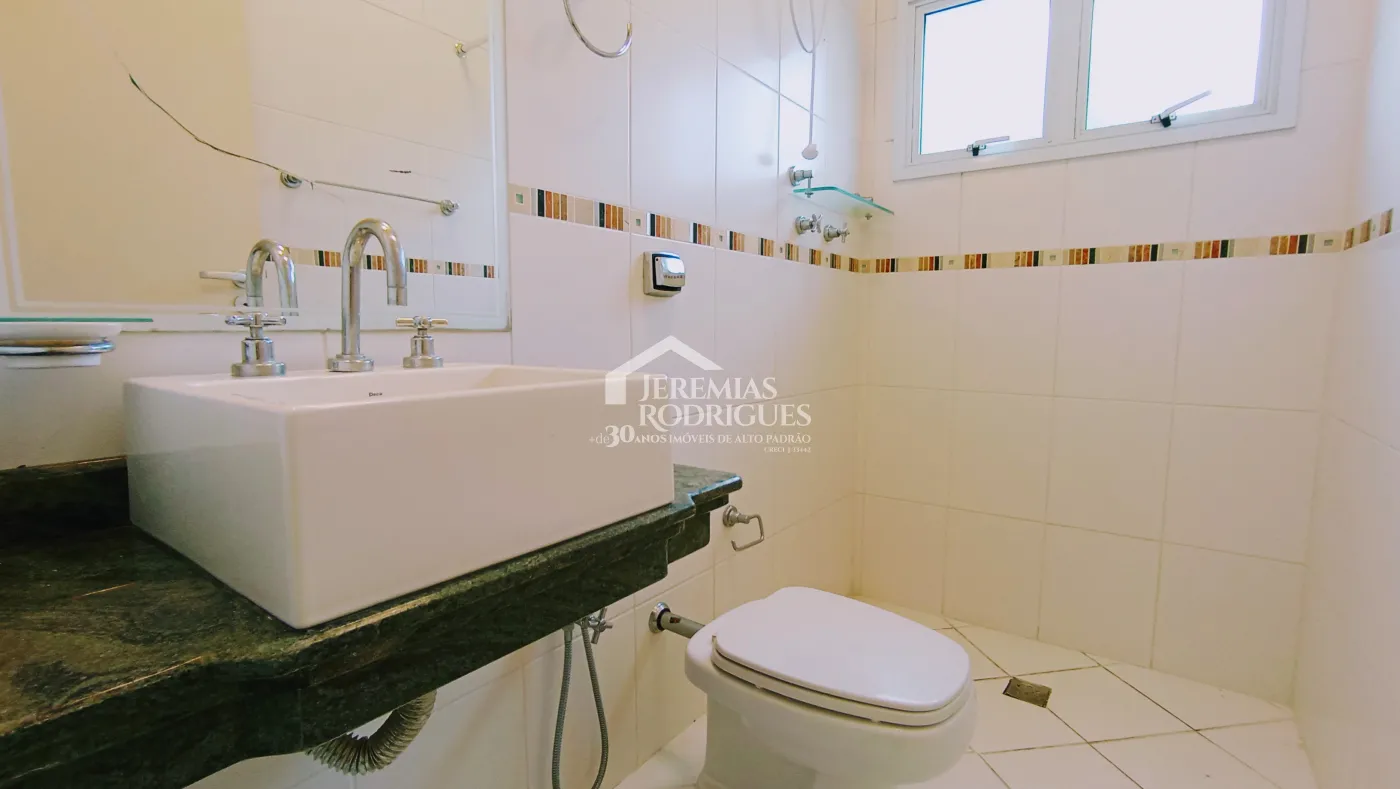 Casa à venda com 5 dormitórios no Condomínio Taubaté Village em Taubaté/SP.