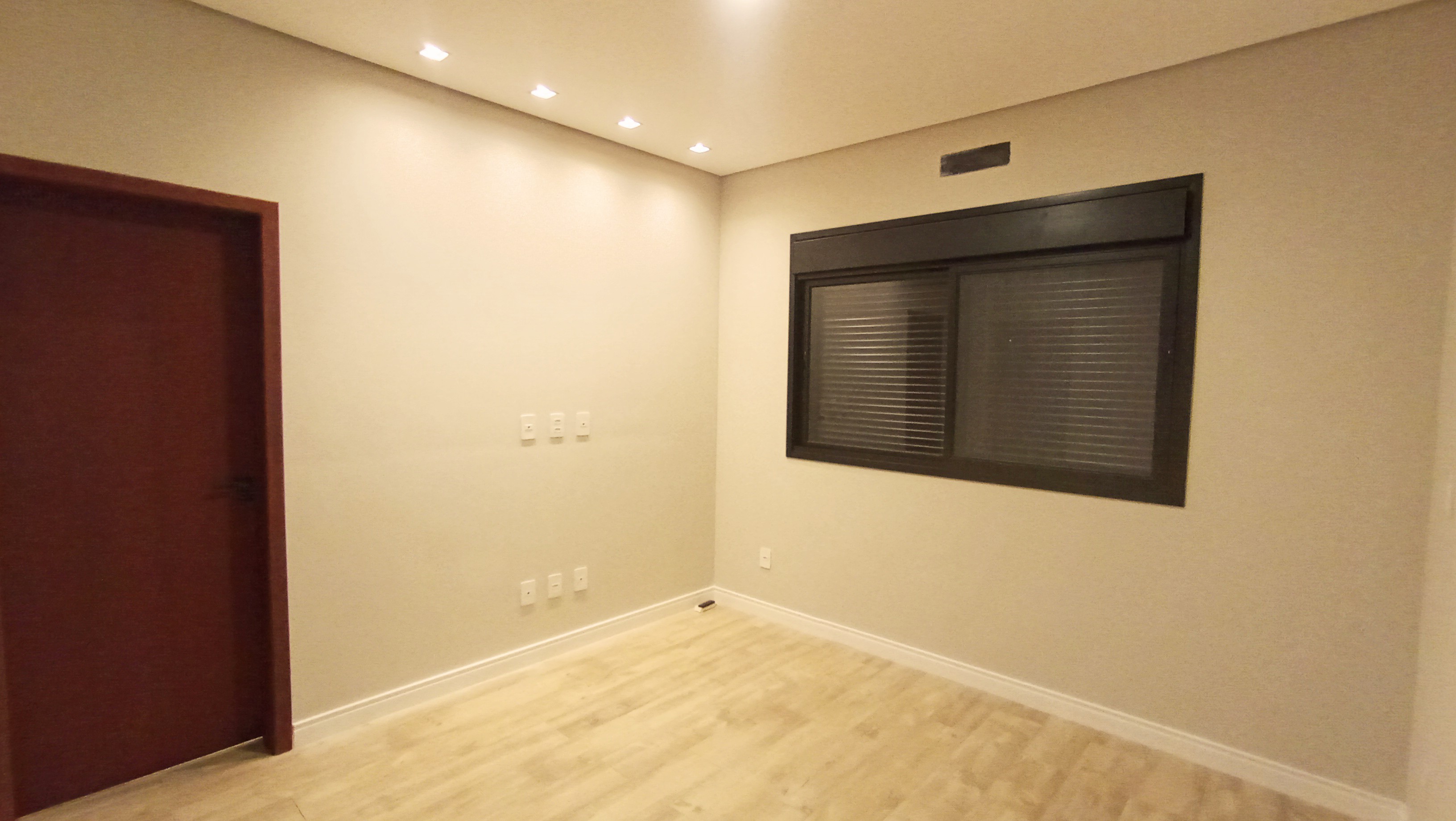 Casa à venda com 4 suítes no Condomínio Green Park em Taubaté/SP. 