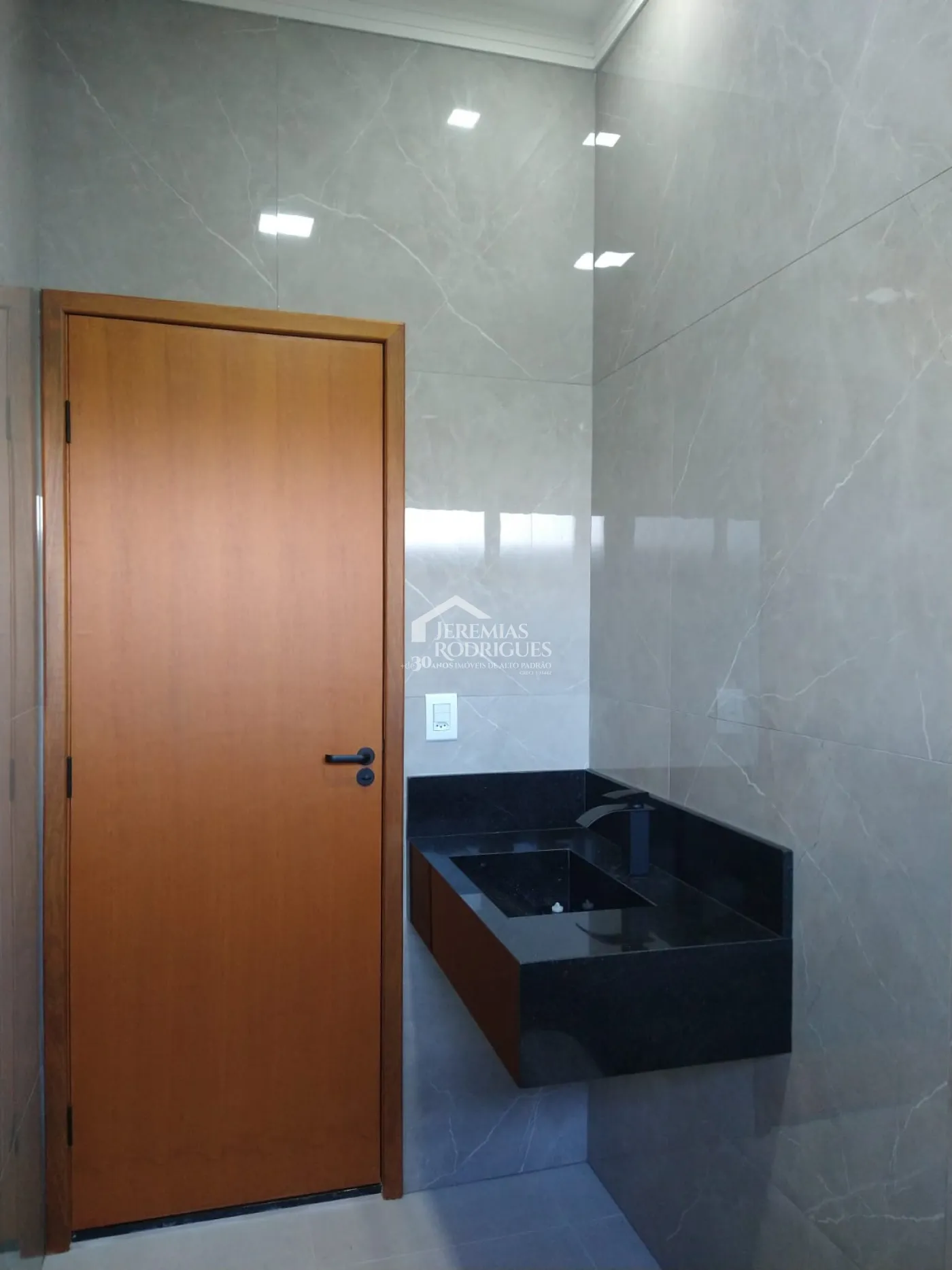 Casa à venda com 2 dormitórios no Condomínio Barão de Tremembé em Tremembé/SP