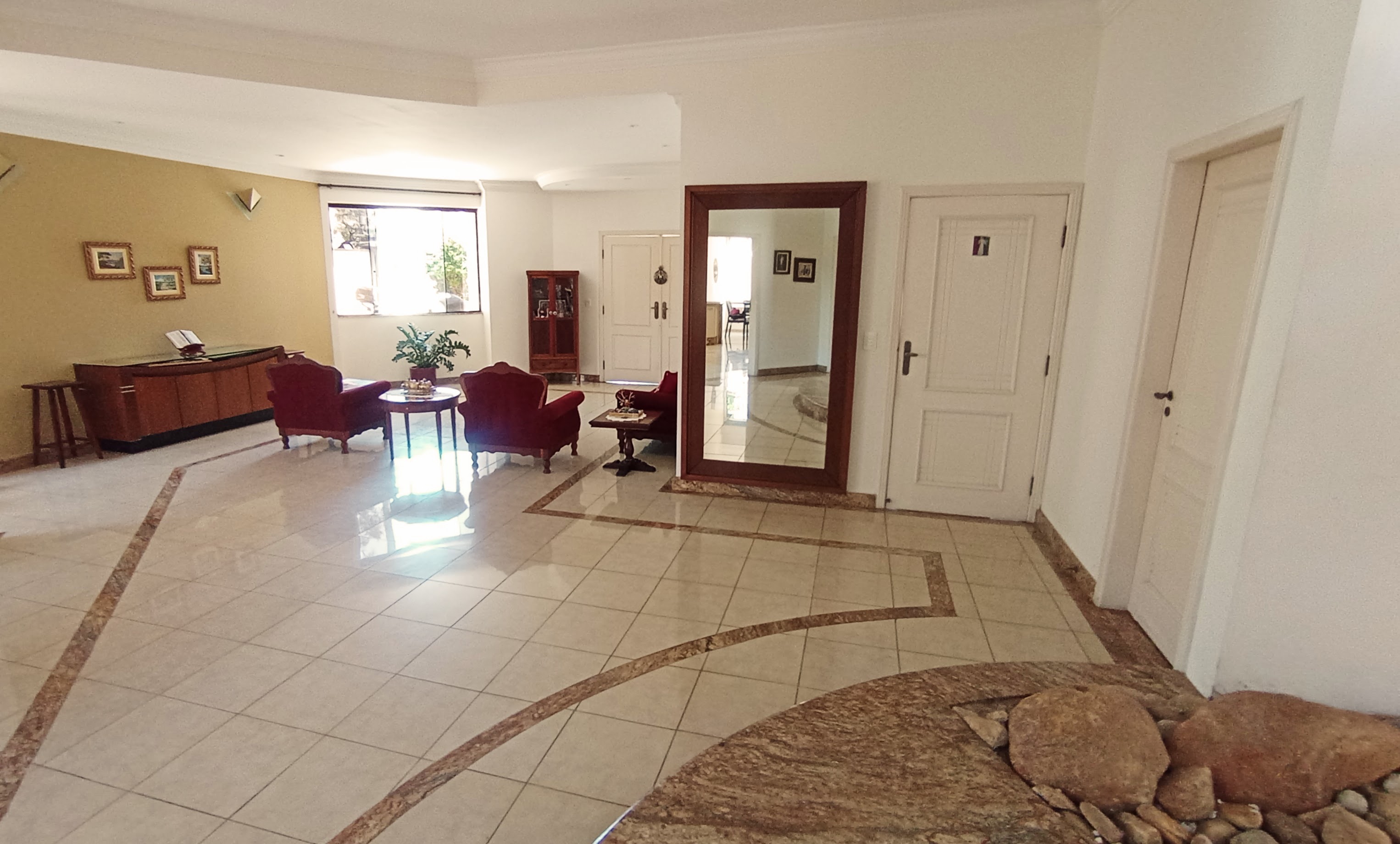 Casa à venda com 4 dormitórios no Condomínio Taubaté Village em Taubaté/SP.