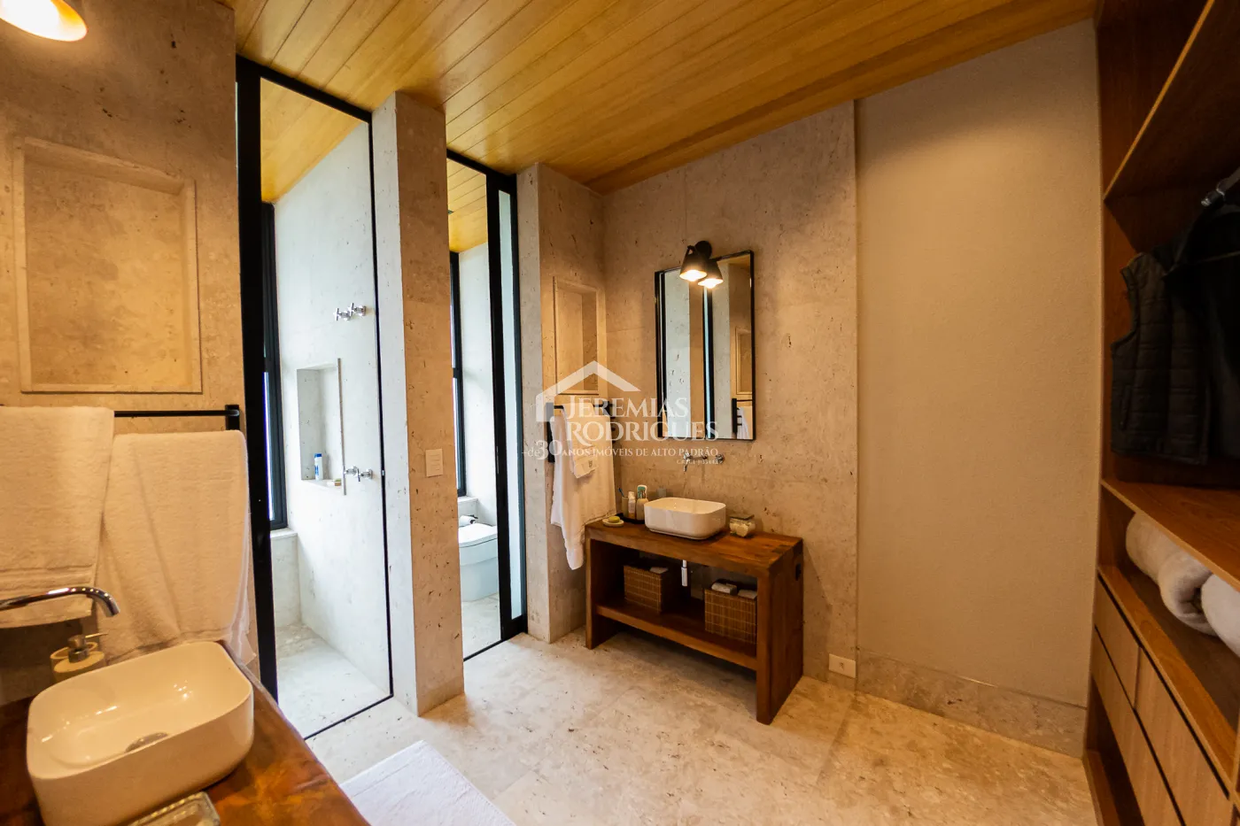 Casa com 5 quartos, 560 m²- Colinas Capivari - Campos do Jordão/SP