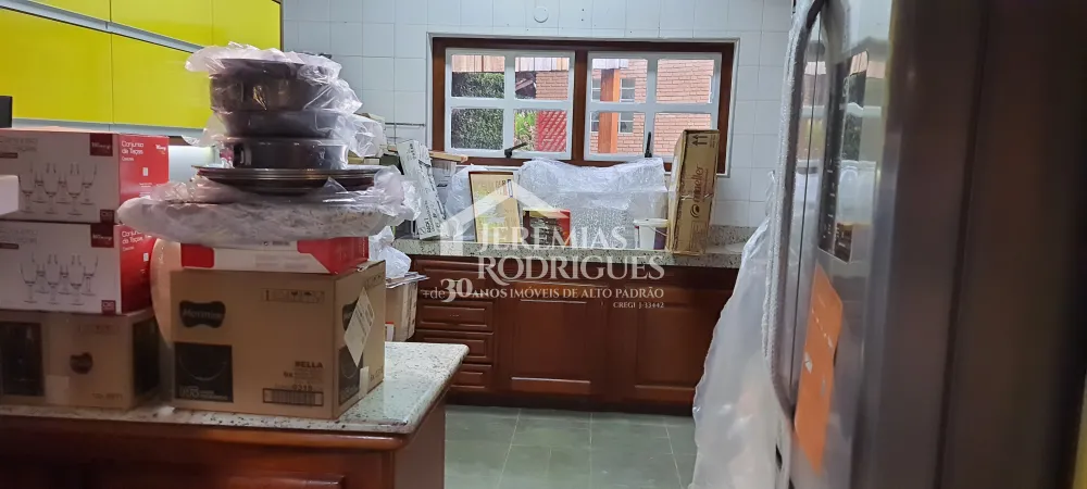 A Imobiliária Jeremias Rodrigues Imóveis de Alto Padrão disponibiliza para venda e locação essa casa no Condomínio Chácaras Cataguá em Taubaté/SP.