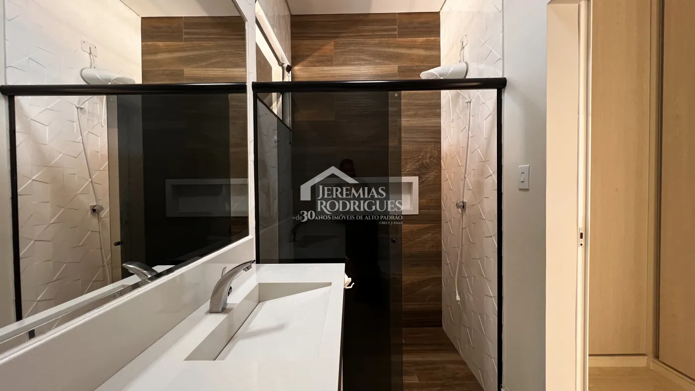 Casa à venda com 3 dormitórios no Condomínio Campos do Conde II em Tremembé/SP.