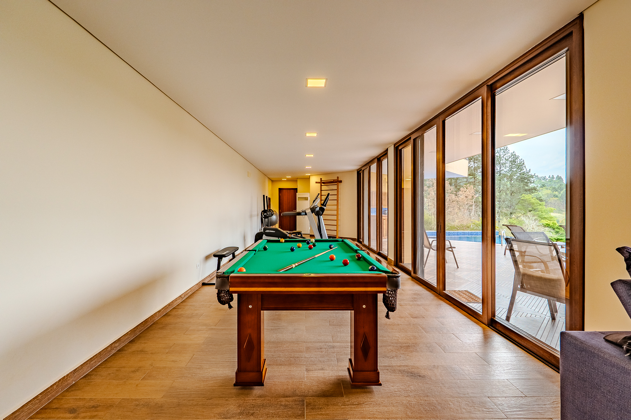 Casa à venda com com 5 suítes no Condomínio Country Club em Santo Antônio do Pinhal/SP. 