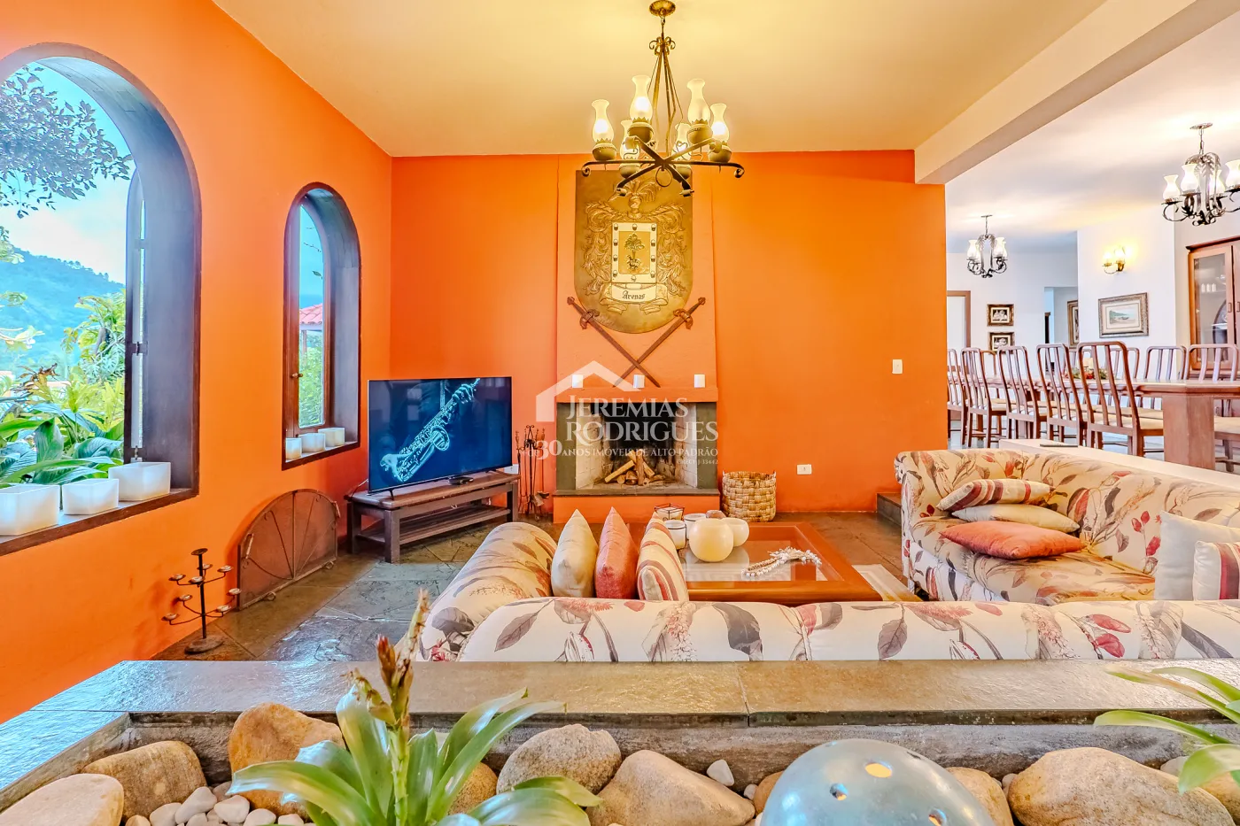 Mansão à venda com 7suítes no Condomínio Santa Rita em Ubatuba/SP.