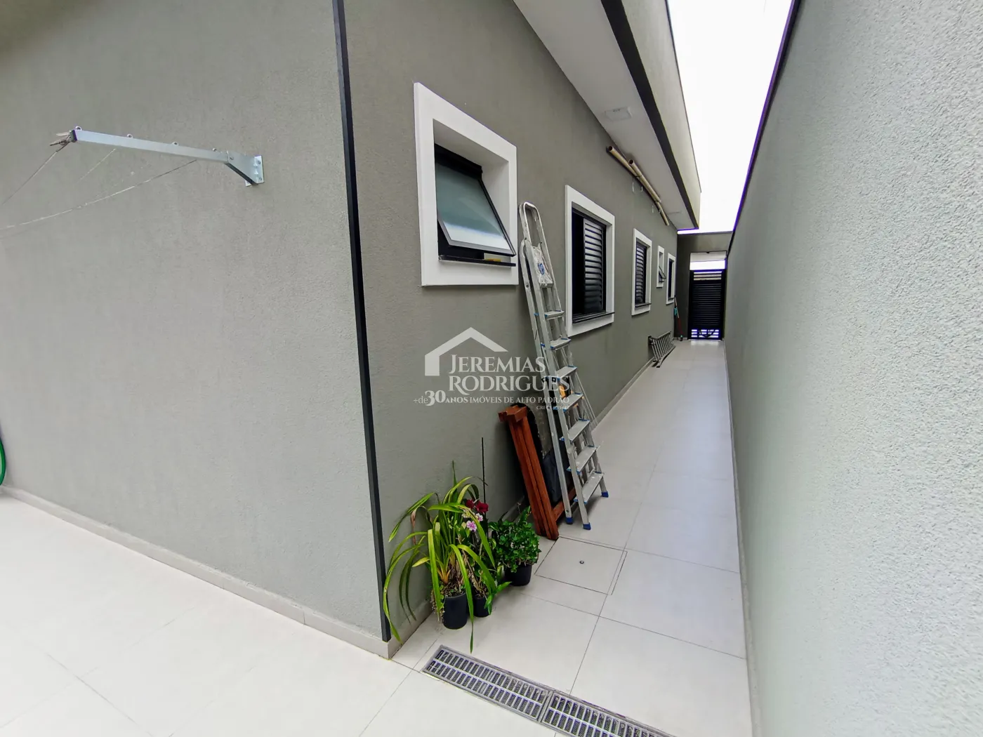 Casa à venda com 3 dormitórios no Condomínio Morada do Visconde em Tremembé/SP.