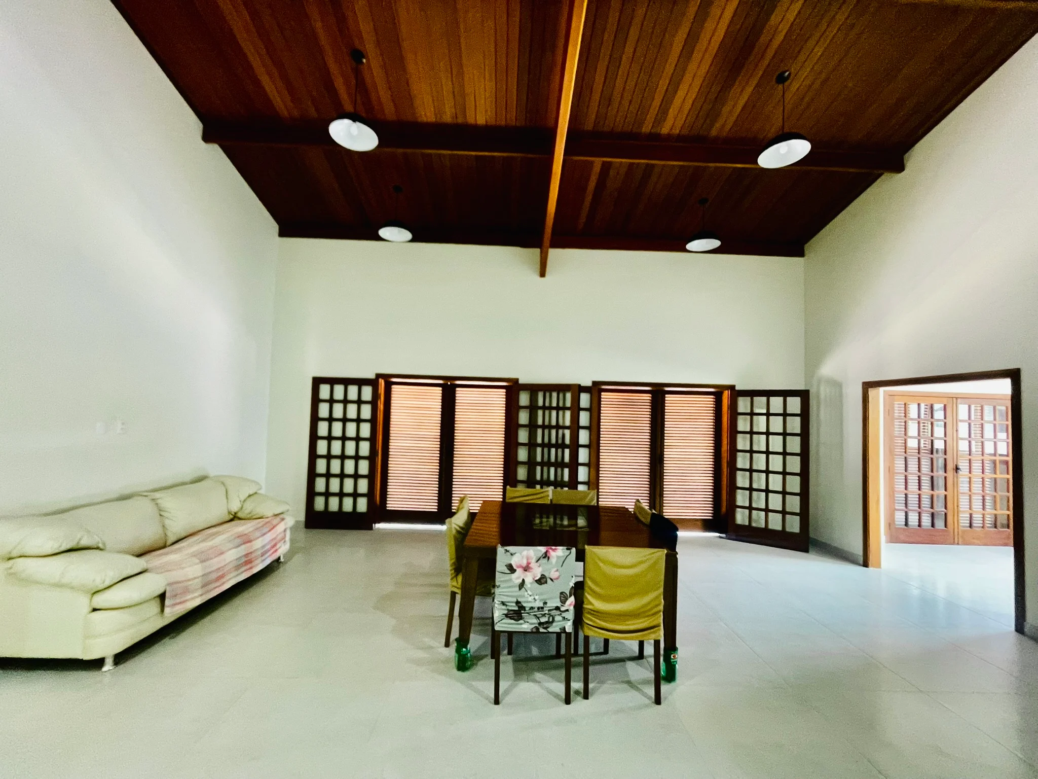 Casa à venda com 4 dormitórios no Condomínio Chácaras Cataguá em Taubaté/SP