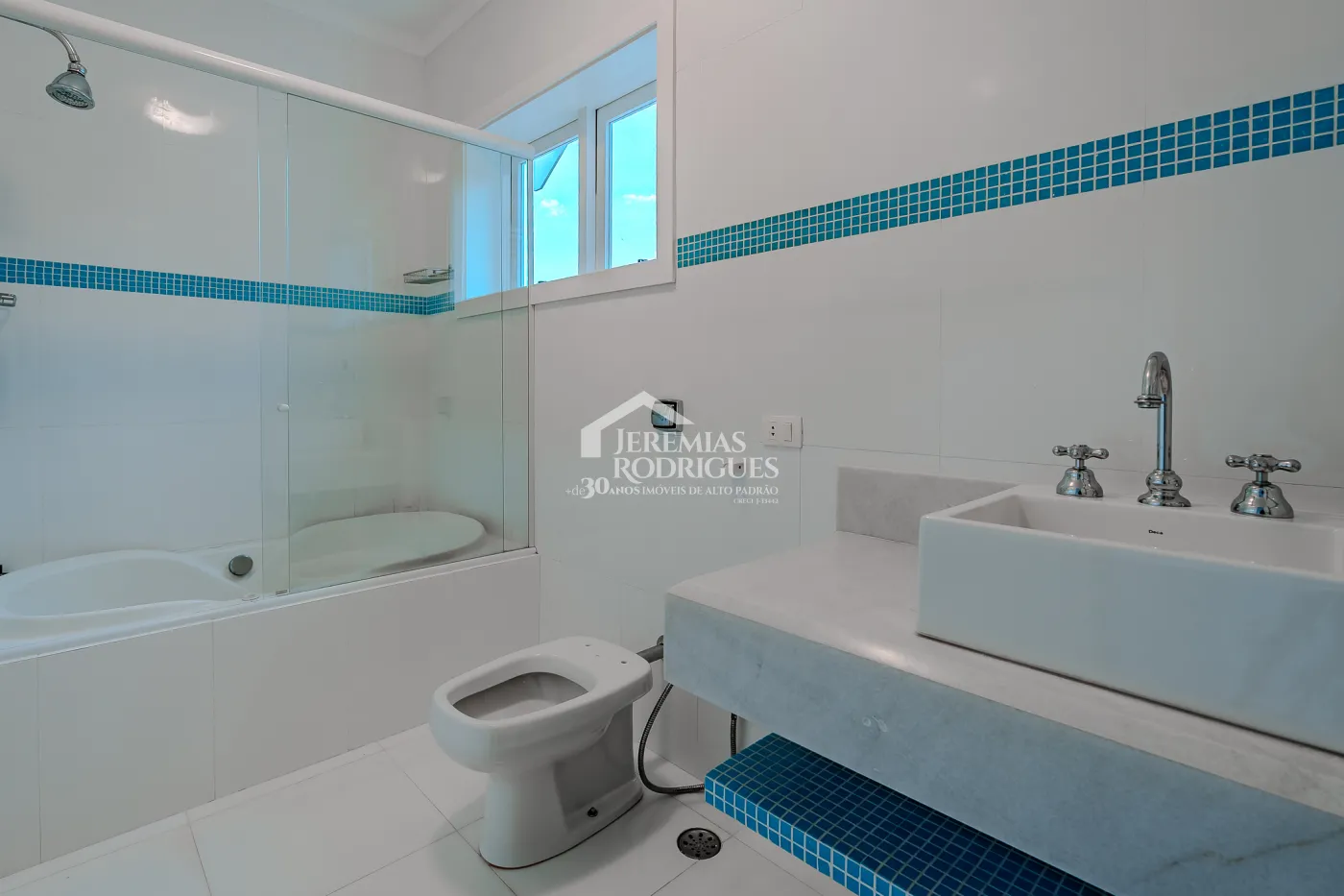 Casa para venda com 5 suítes no Condomínio Jardim Véu da Noiva em Campos do Jordão/SP