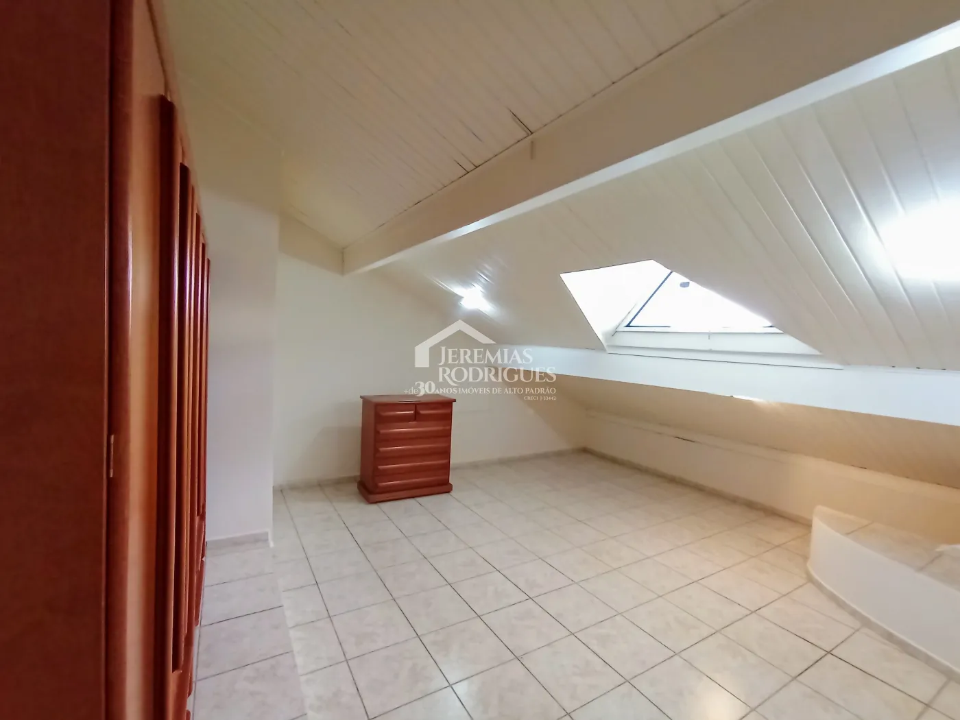 Casa para locação com 4 dormitórios no Condomínio Taubaté Village em Taubaté/SP.