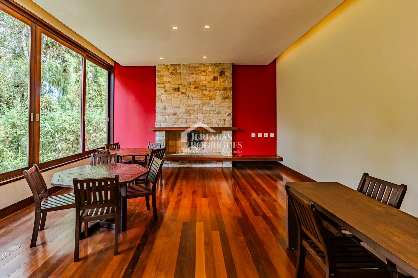 Casa para venda com 5 suítes no Condomínio Villandry em Campos do Jordão/SP