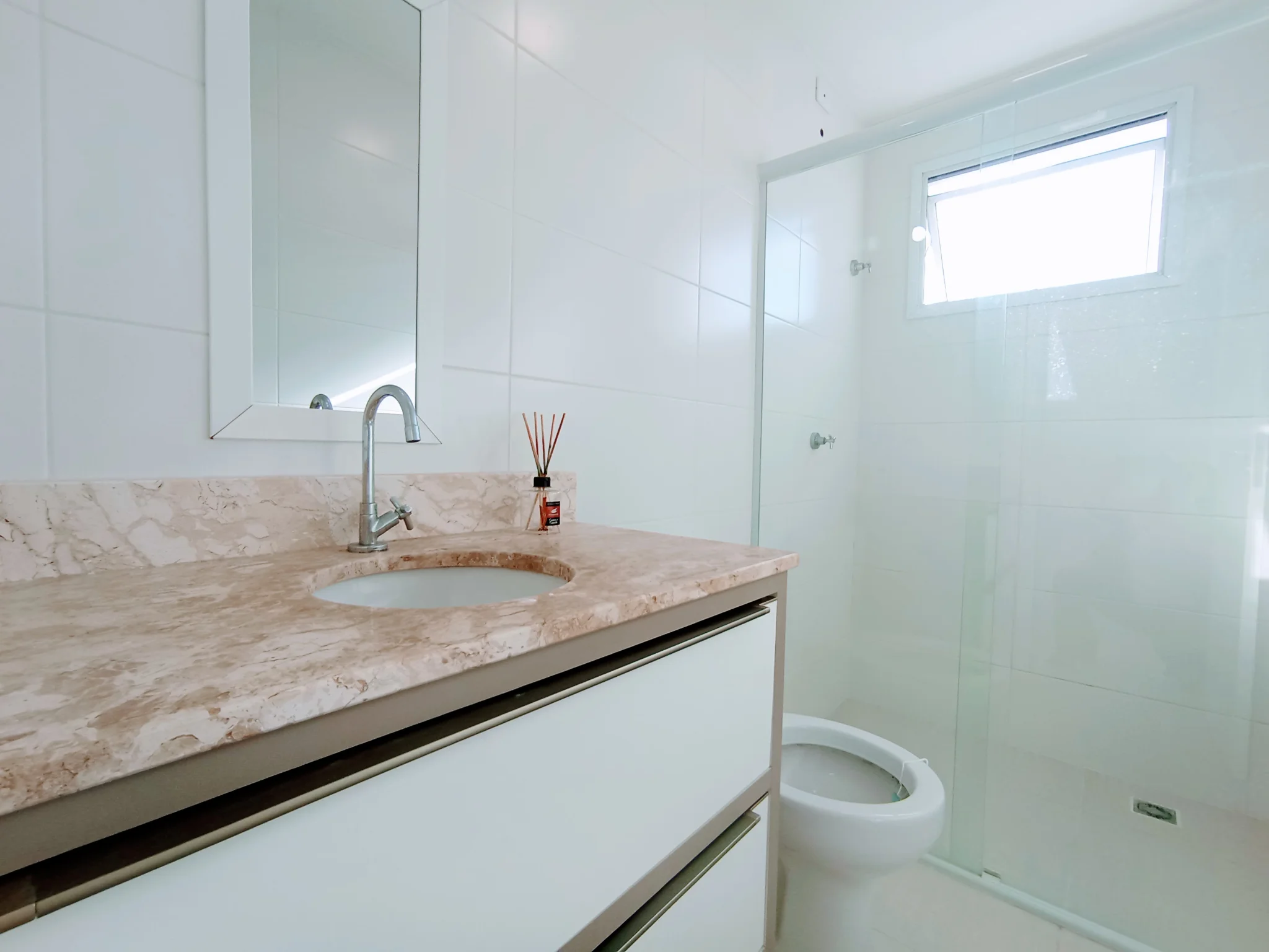 Apartamento para locação com 2 dormitórios, 72 m² no Residencial Allure em Taubaté/SP.
