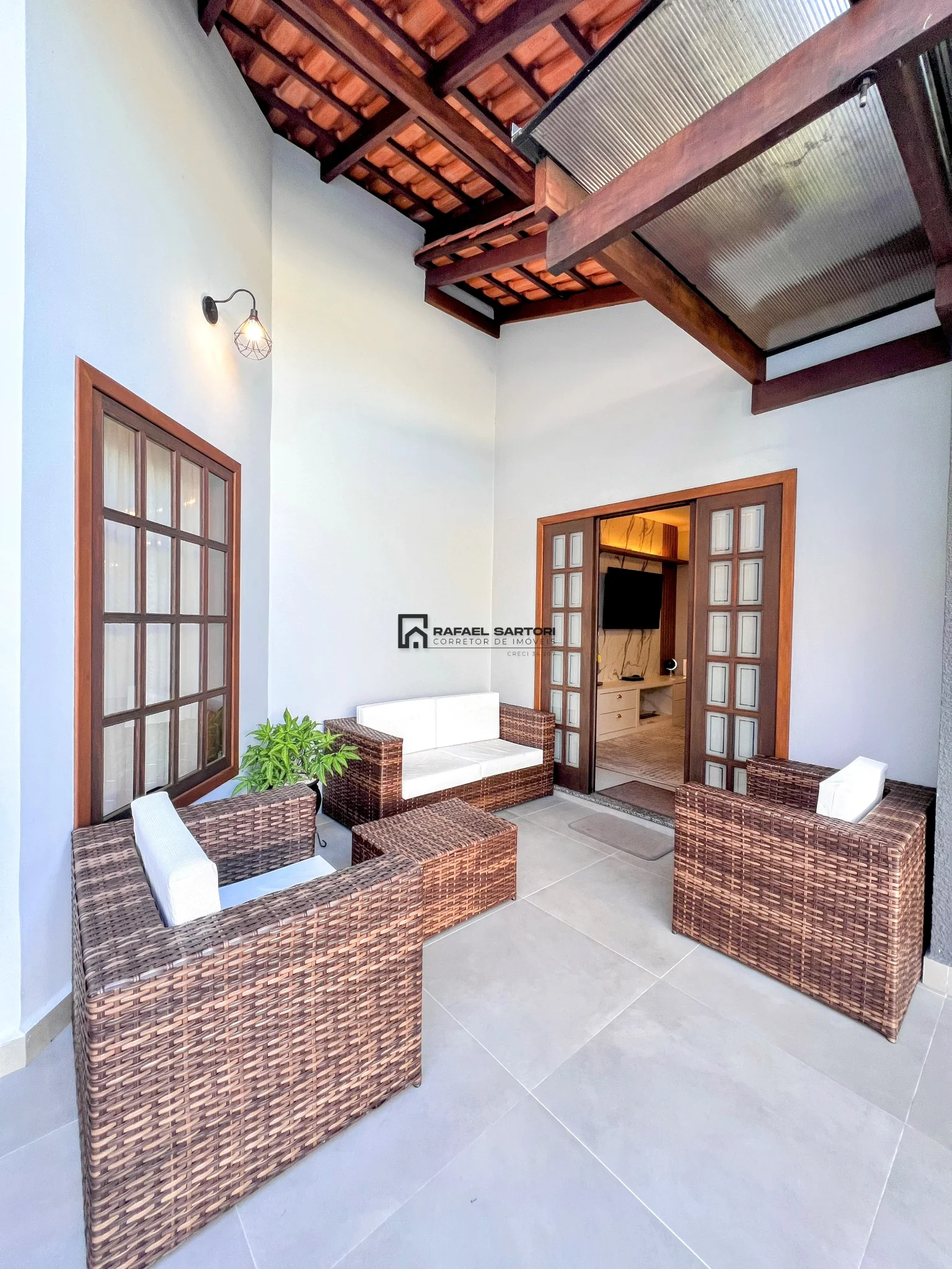 CASA MOBILIADA COM 03 SUITES NO AMIZADE