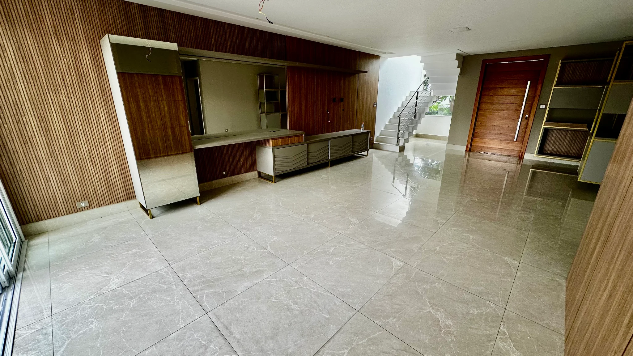 Casa para locação com 4 dormitórios no Campos do Conde II em Tremembé/SP. 