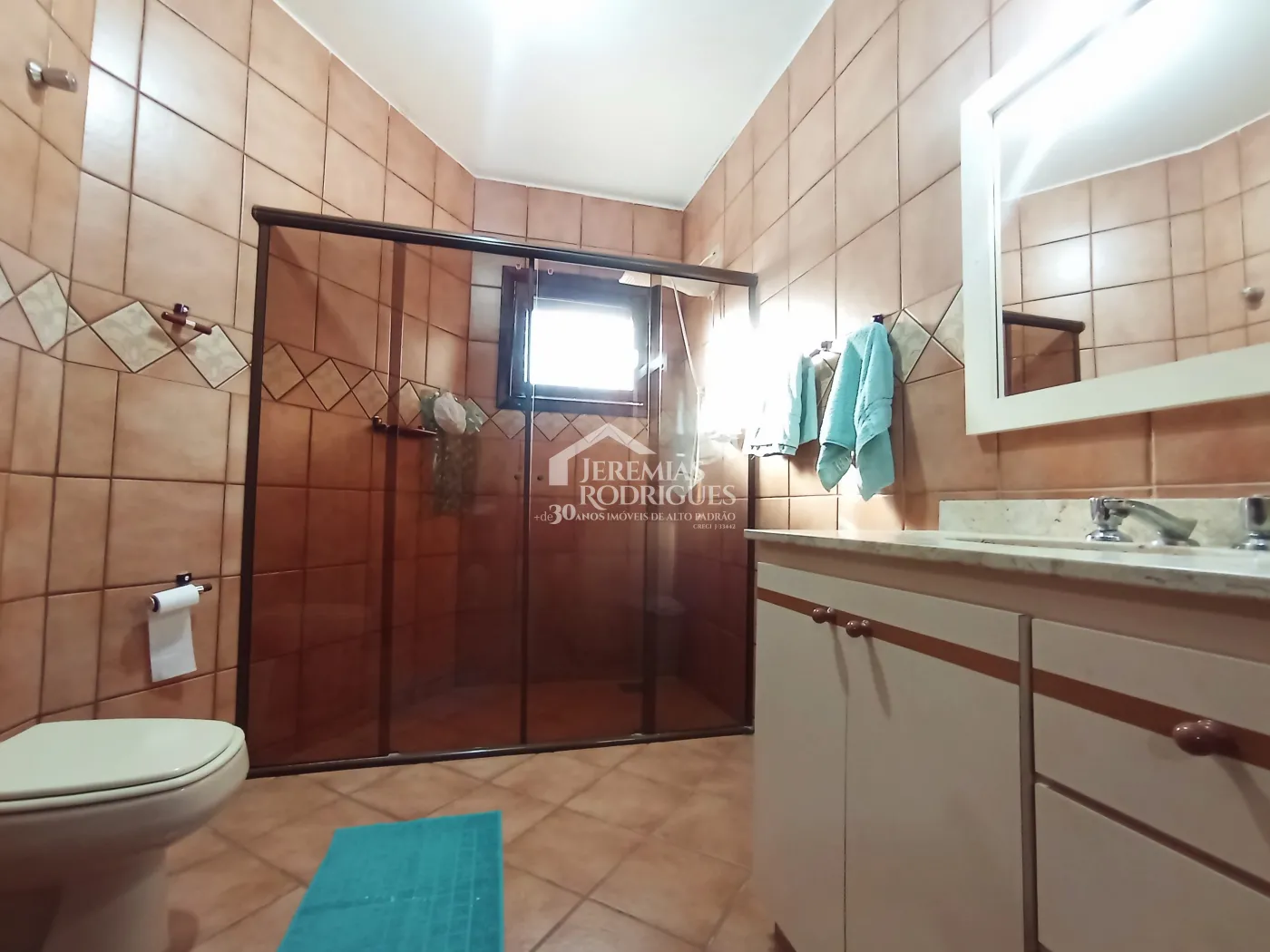 Casa à venda com 4 dormitórios no Condomínio Village Paineiras em Pindamonhangaba/SP.