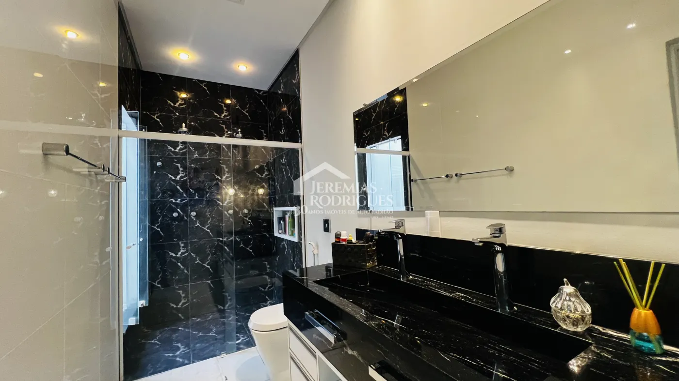 Casa à venda com 3 suítes no Condomínio Campos do Conde II Chambord em Tremembé/SP