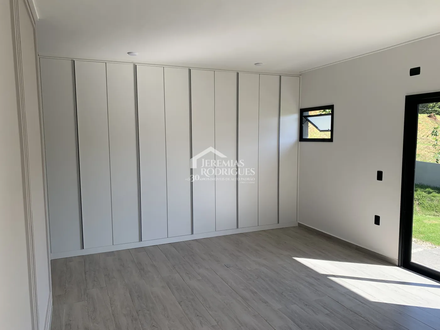 Casa à venda com 4 suítes no Condomínio Altos do Cataguá em Taubaté/SP