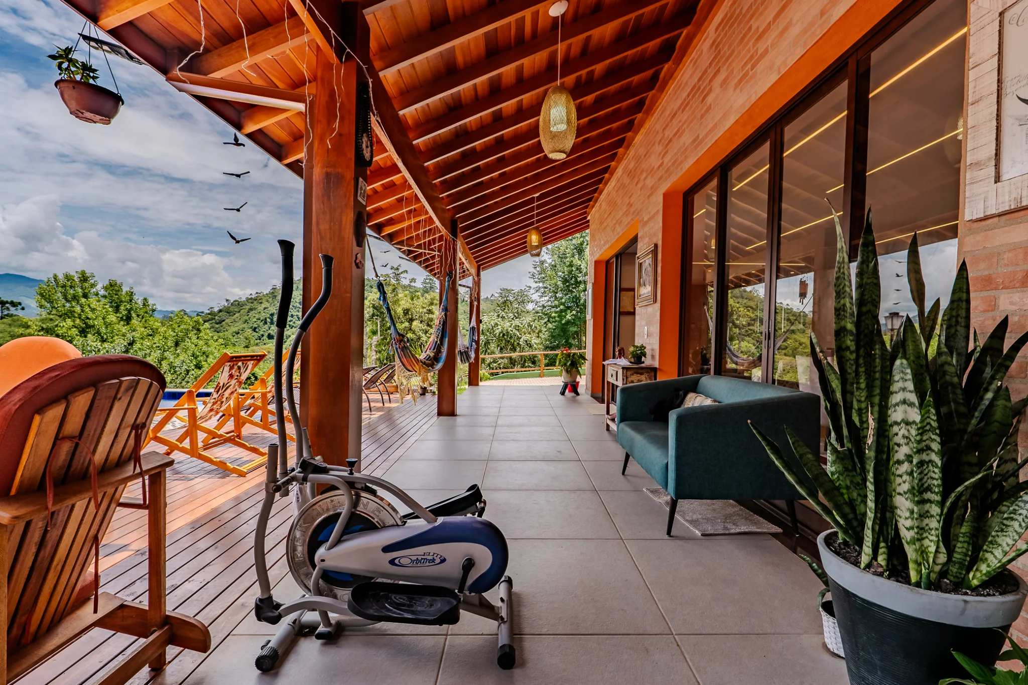 Casa à venda com 3 suítes no Condomínio Parque da Mantiqueira em Santo Antônio do Pinhal/SP. 