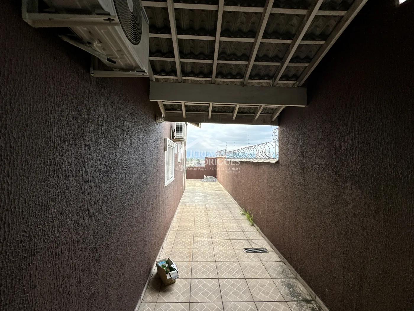 Casa comercial com 320 m² - Chácara Guizard - Taubaté/SP.