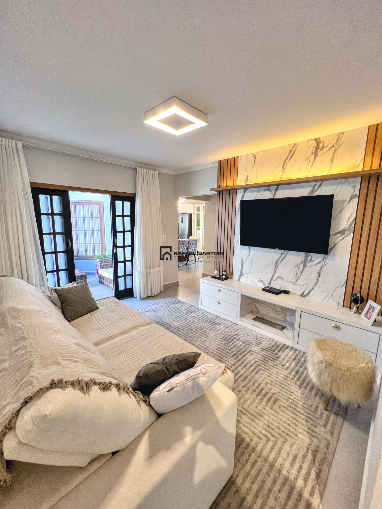 CASA MOBILIADA COM 03 SUITES NO AMIZADE