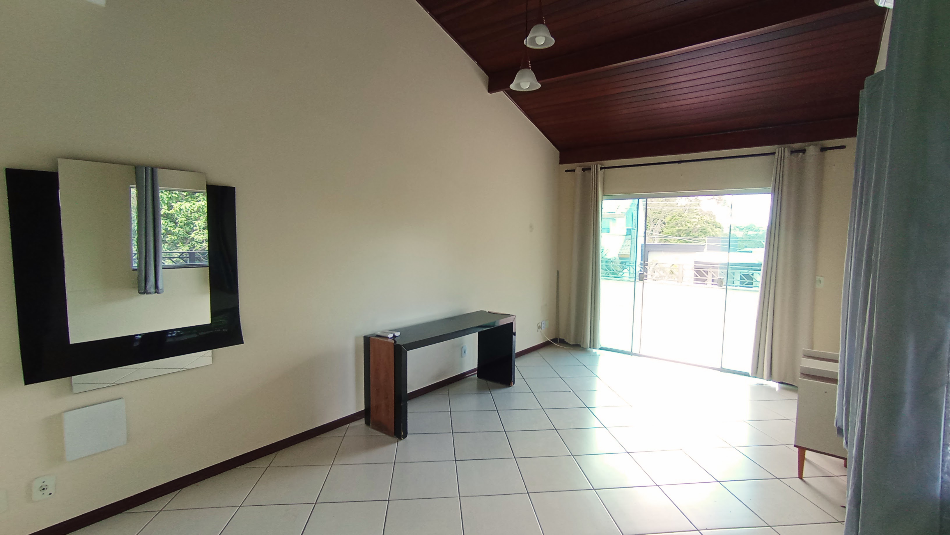 Casa para venda e locação com 3 dormitórios no Condomínio Vale dos Príncipes em Taubaté/SP.