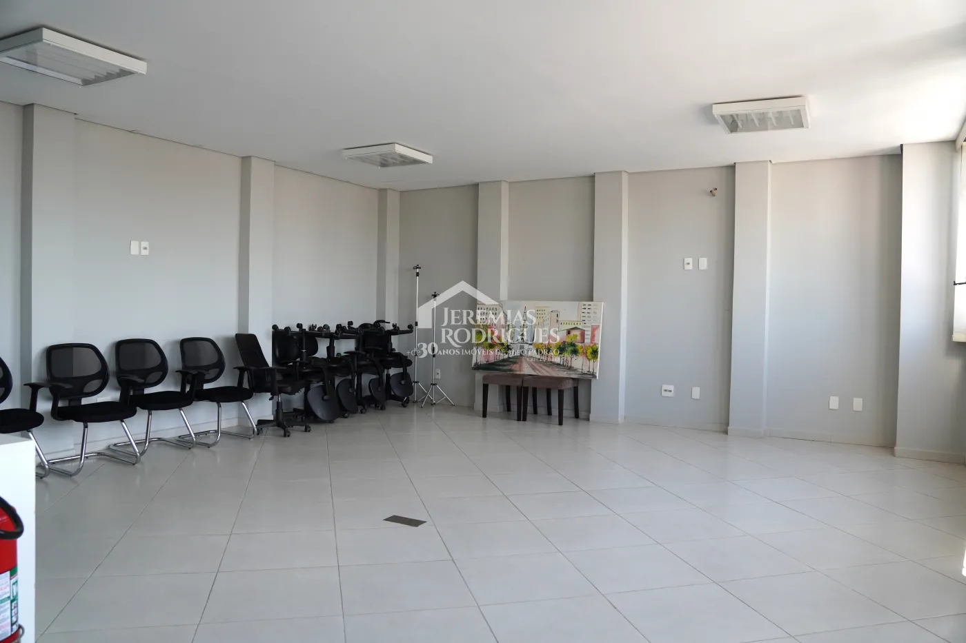 Prédio comercial com 568 m² -  Centro - Taubaté/SP