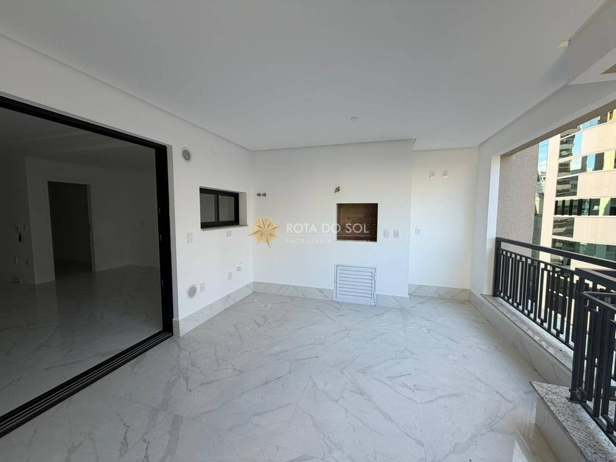 Maison Lafayette Apartamento Padrão Dallo com 4 Suítes em Meia Praia Itapema